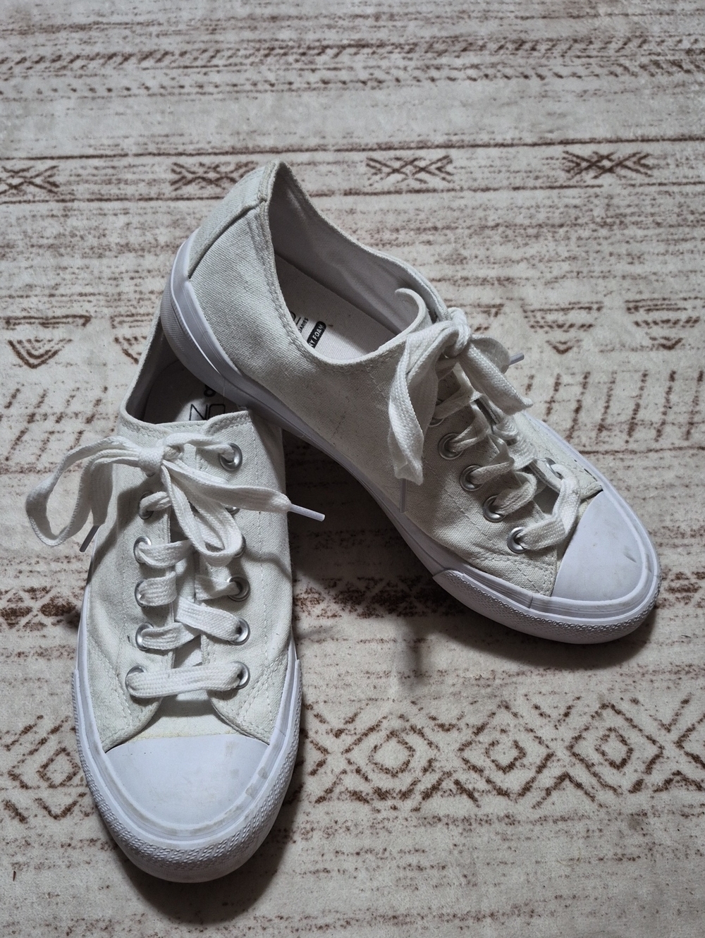 No Boundaries White Canvas Low-Top Lace-Up Sneakers